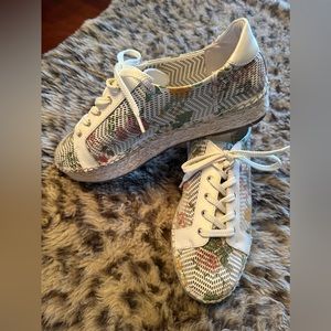 Vince Camuto Floral Platform Shoes Espadrille leather sneaker 10 perforated NWOB